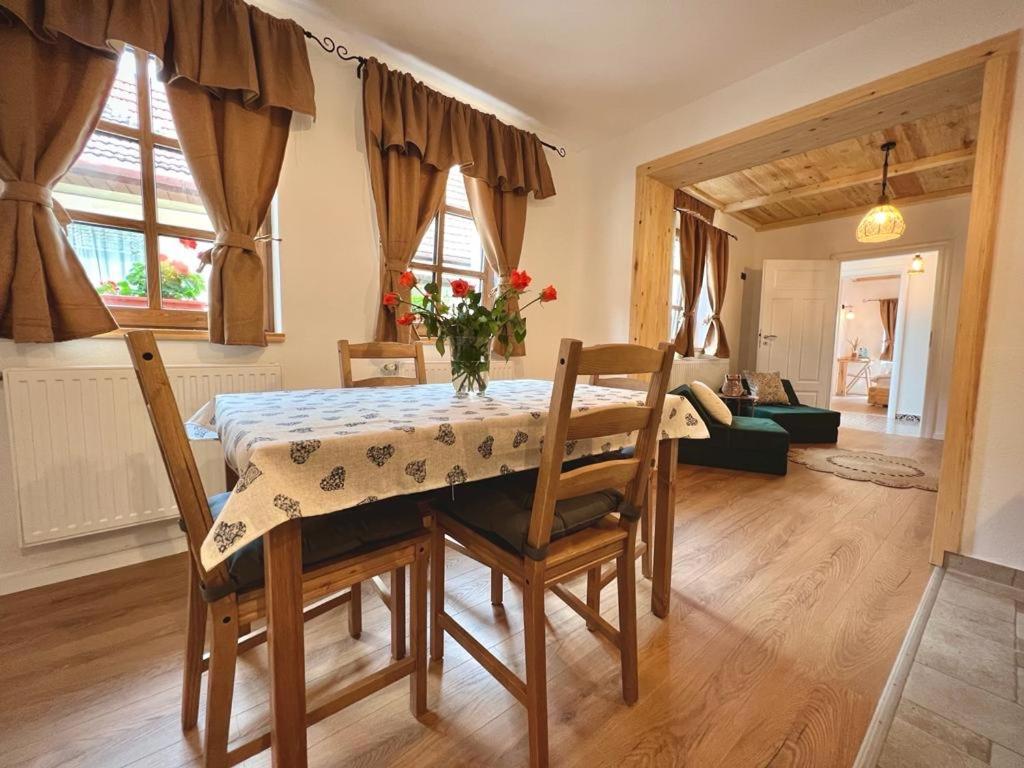 Victoria Gasthaus Rasnov - Charming Vacation House In Rasnov Экстерьер фото